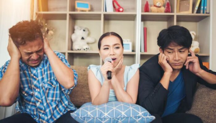 Orang Tua yang Kesulitan Menjaga Persahabatan Biasanya Lakukan 8 Hal Ini Tanpa Sadar