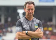 Pernah Bekerja Sama, Pelatih PSIM Komentari Isu Van Bronckhorst Jadi Pelatih Timnas Indonesia