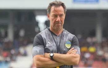 Pernah Bekerja Sama, Pelatih PSIM Komentari Isu Van Bronckhorst Jadi Pelatih Timnas Indonesia