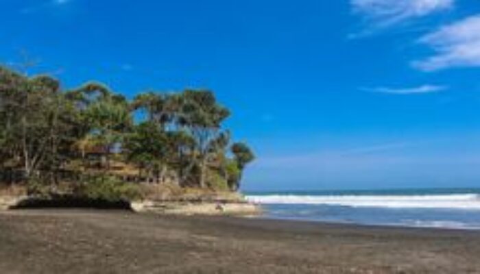 Di Manakah Pantai Batu Hiu Pangandaran? Ini Harga Tiket Terbaru untuk Liburan!