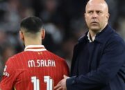 Arne Slot Pastikan Mohamed Salah Tetap di Liverpool Hingga 2026