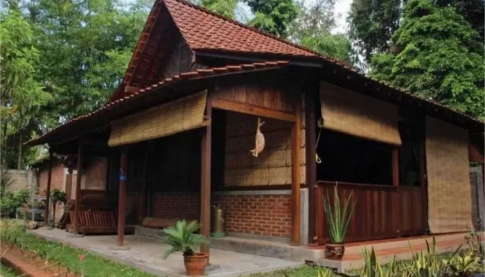 Apa Itu Rumah Adat Jawa Barat dan Maknanya dalam Budaya Sunda