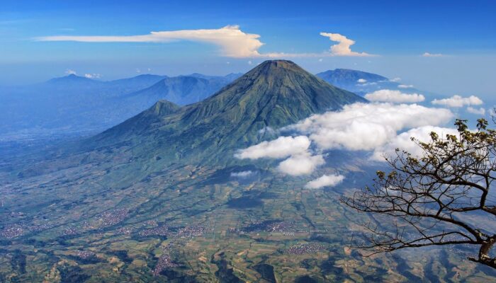 Gunung Terpopuler di Jawa Barat yang Wajib Dikunjungi Pebukit Indonesia