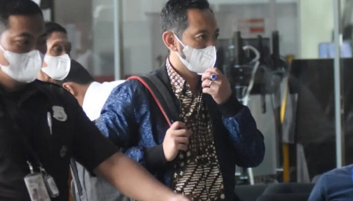 KPK sita mobil Land Cruiser GR Sport Bupati Bekasi, dugaan hasil suap proyek