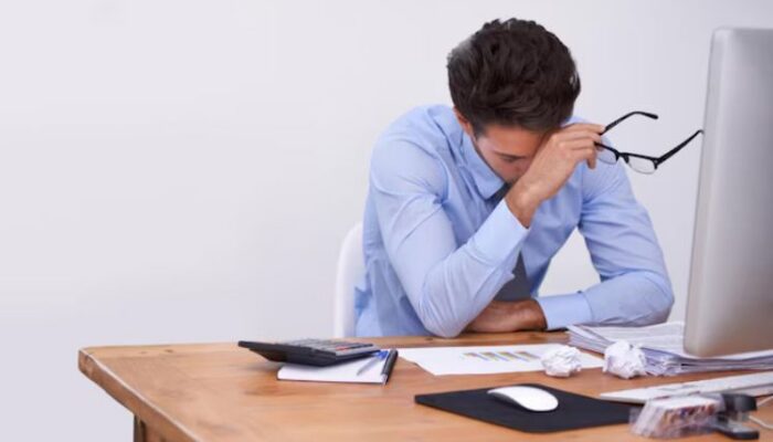 Bukan Usia, Tapi 5 Perilaku Pria yang Belum Matang Emosional