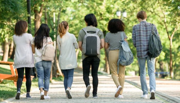 Pendidikan Pubertas Berbasis Karakter Melalui PKLH, Hypercontent, dan STIFIn