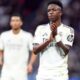 Jadi Target Hujatan Fans, Vinicius Tampak Frustasi di Lorong Ruang Ganti Bernabéu