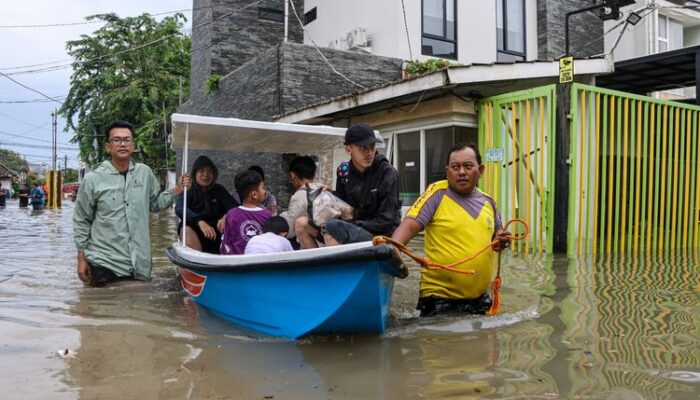 Update banjir Jakarta: Genangan mencapai 35 RT dan 23 jalan, terbanyak di Jakbar dan Jakut
