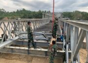 Perbaiki Jalur Terputus, TNI Percepat Bangun Jembatan Darurat di Gayo Lues