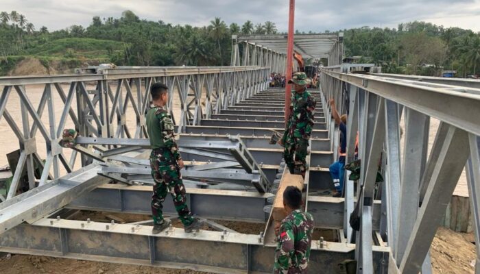 Perbaiki Jalur Terputus, TNI Percepat Bangun Jembatan Darurat di Gayo Lues