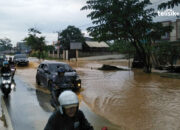 Mobil Sigra Ternyata Terjebak Macet Akibat Banjir, Pengemudi Meninggal