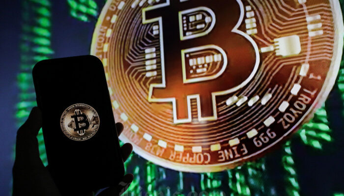 Harga Bitcoin jatuh di bawah US$63.000, hilangkan keuntungan era Trump