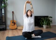 5 Gerakan Ringan untuk Mengurangi Nyeri Sendi Saat Puasa